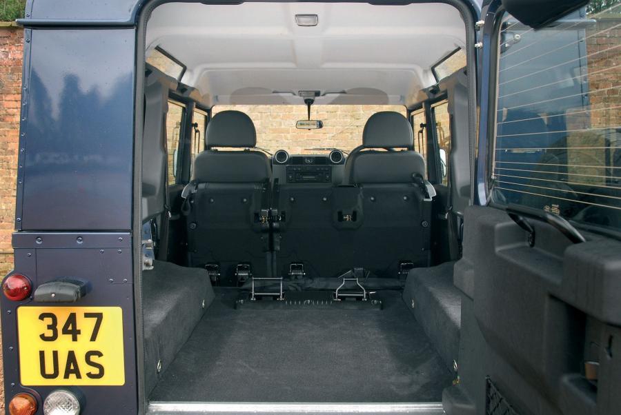  Land Rover Defender 2006 года  (фото 34 из 227)